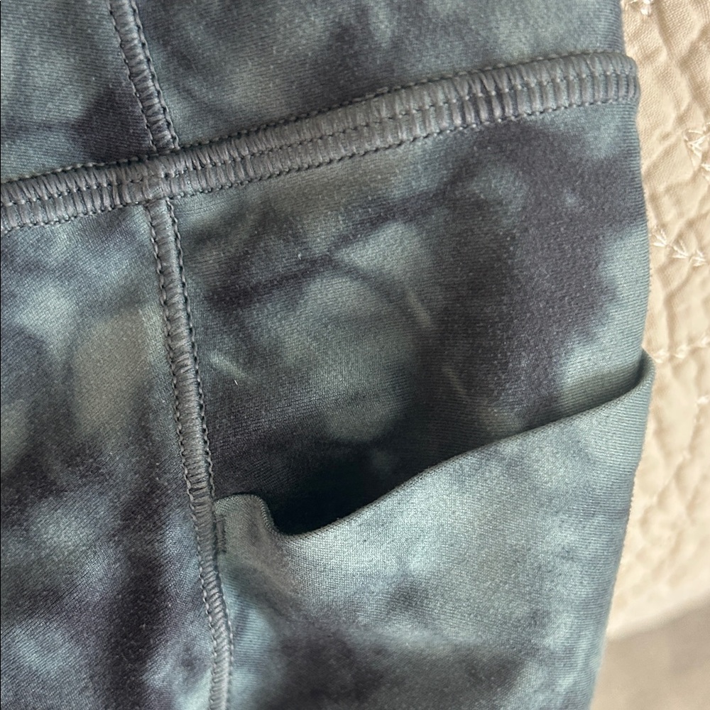 Athleta women’s lux Tie-Dye Leggings - Picture 3 of 6